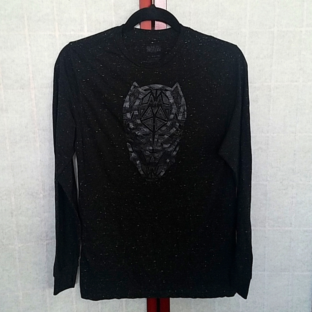 Marvel Black Panther Dark gray long-sleeved graphic tee. Kid's size XL.